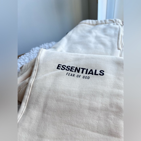 ☁️Authentic Fear of God Essentials Cream Hoodie - Picture 14 of 17